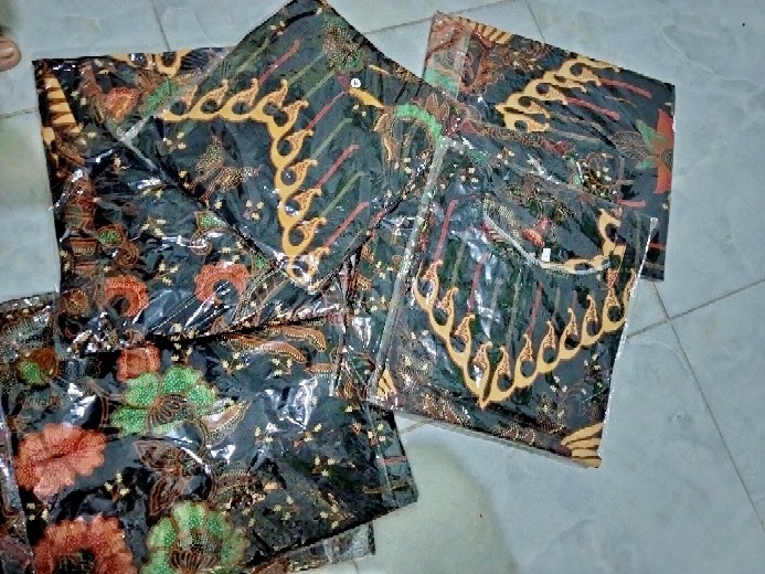 Batik Couple Keluarga Ayah Ibu Anak Motif Kupu Sogan