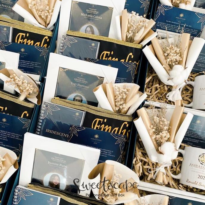 

GIFT BOX PACKAGE 242-PAKET HAMPERS 242 - SOUVENIR WISUDA - KELULUSAN DSG54546WE