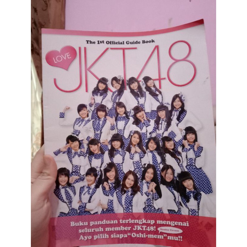 (PHOTOBOOK) LOVE JKT48 The 1st Official Guide Book