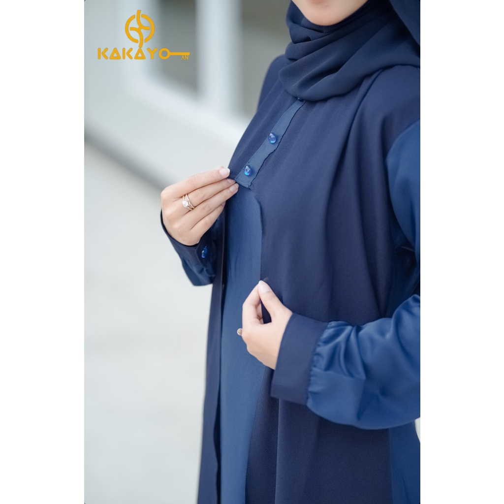 Gamis muslimah edisi khusus dari Kakayo dengan material dari Maxmara yg lembut di kombinasikan dengan kain diamond yg elegan, memakai renda yg cantik. produk edisi khusus bisa COD dan di jamin Original dari KAKAYO