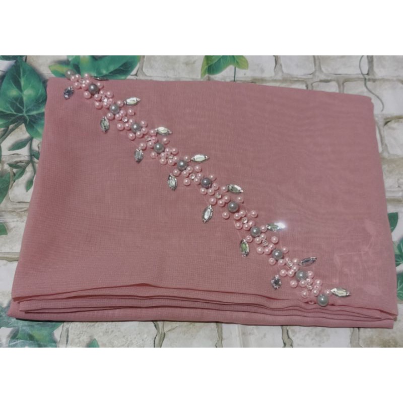 SEGIEMPAT PAYET BANDO BELLA/HIJAB BANDO MUTIARA/KERUDUNG PAYET BELLA SQUERE-Nude pink