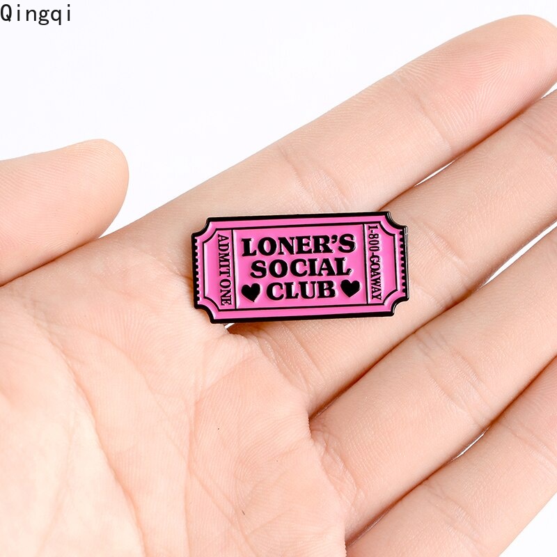 Bros Pin Enamel Bentuk Tiket Warna Pink Untuk Hadiah Teman