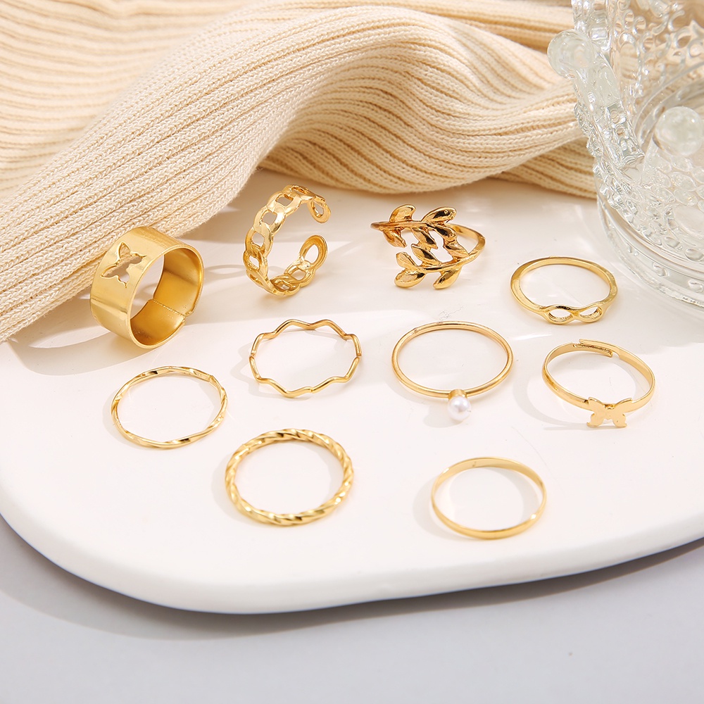 10pcs / Set Cincin Model Kupu-Kupu Hollow Warna Emas Aksen Mutiara Gaya Vintage Untuk Wanita
