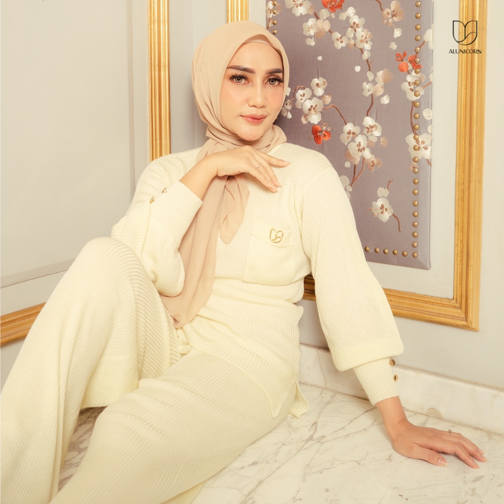 Alunicorn x Yulita - Emmy Oneset - Knit Rajut-Off White