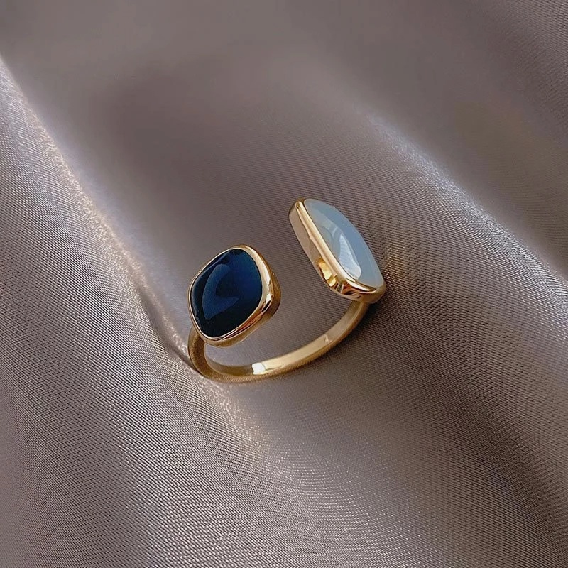 Cincin Model Terbuka Bentuk Persegi Warna Biru Gaya Vintage Klasik Untuk Wanita