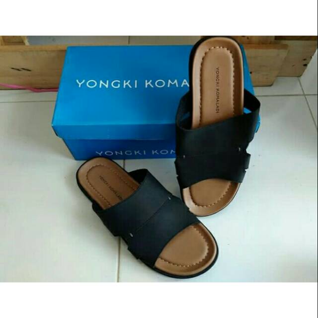 Sandal cowok yongki komaladi