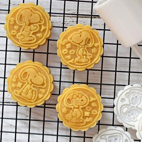 (4pc) cetakan kue bulan 2020 (75gr) mooncake press mold bulat - snoppy