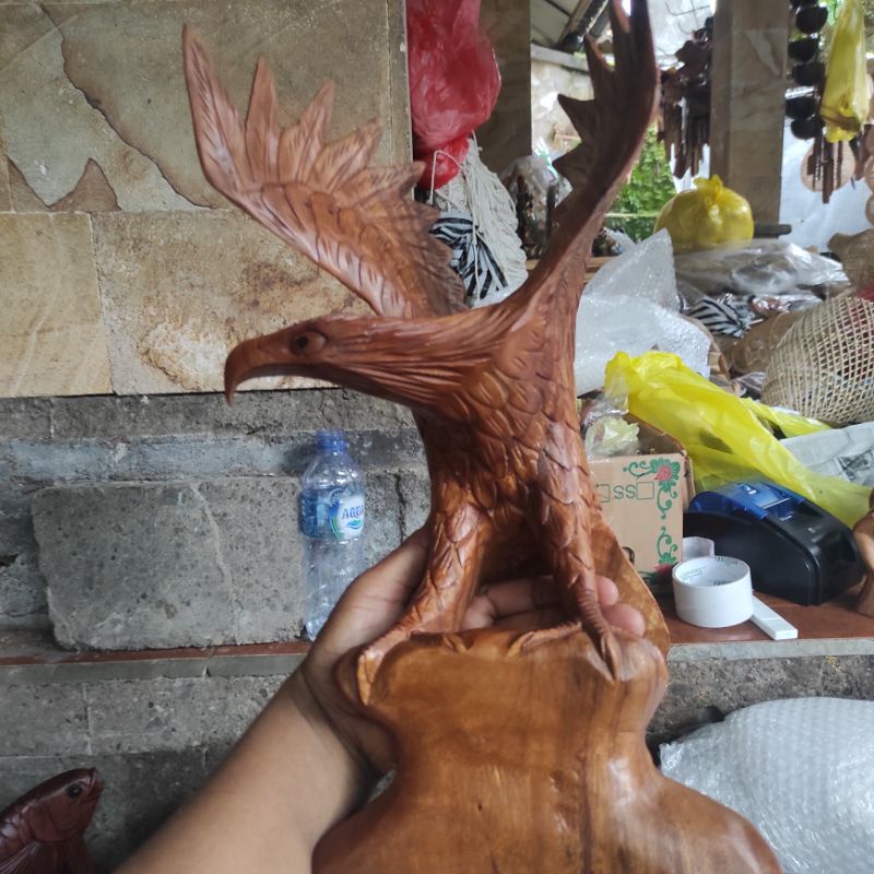 PATUNG BURUNG ELANG/PATUNG ELANG DARI KAYU SWAR/PATUNG BURUNG PEMANGSA