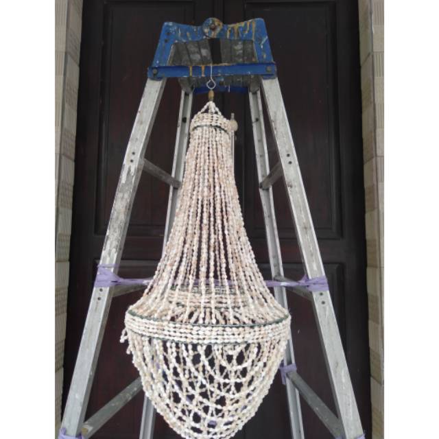 Kap lampu kerang model kendi