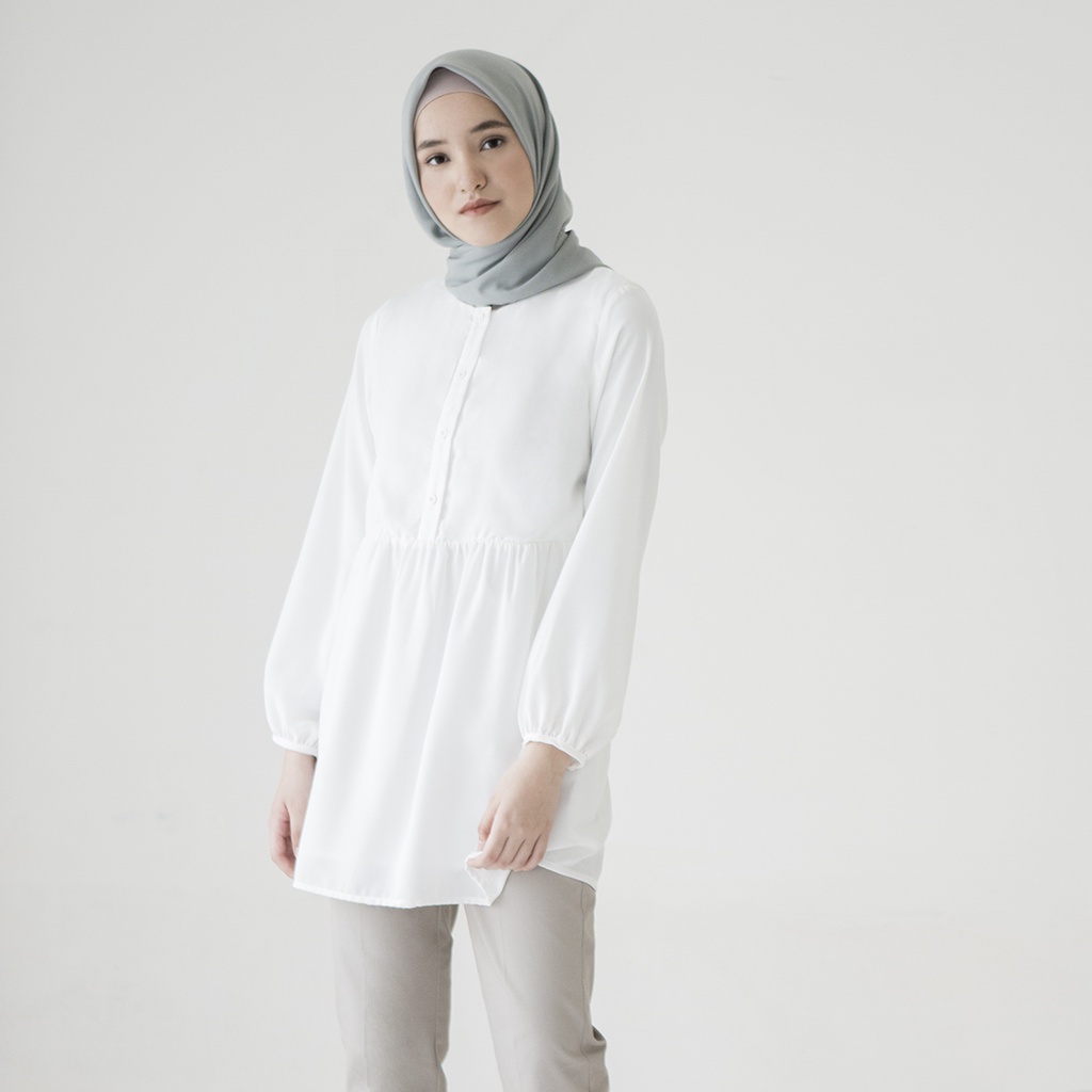 Naura by Aska Label - Atasan basic wanita blouse warna putih offwhite, biru navy, ungu lilac, abu taupe, dusty pink raspberry dengan tangan kerut dan kancing depan busui friendly