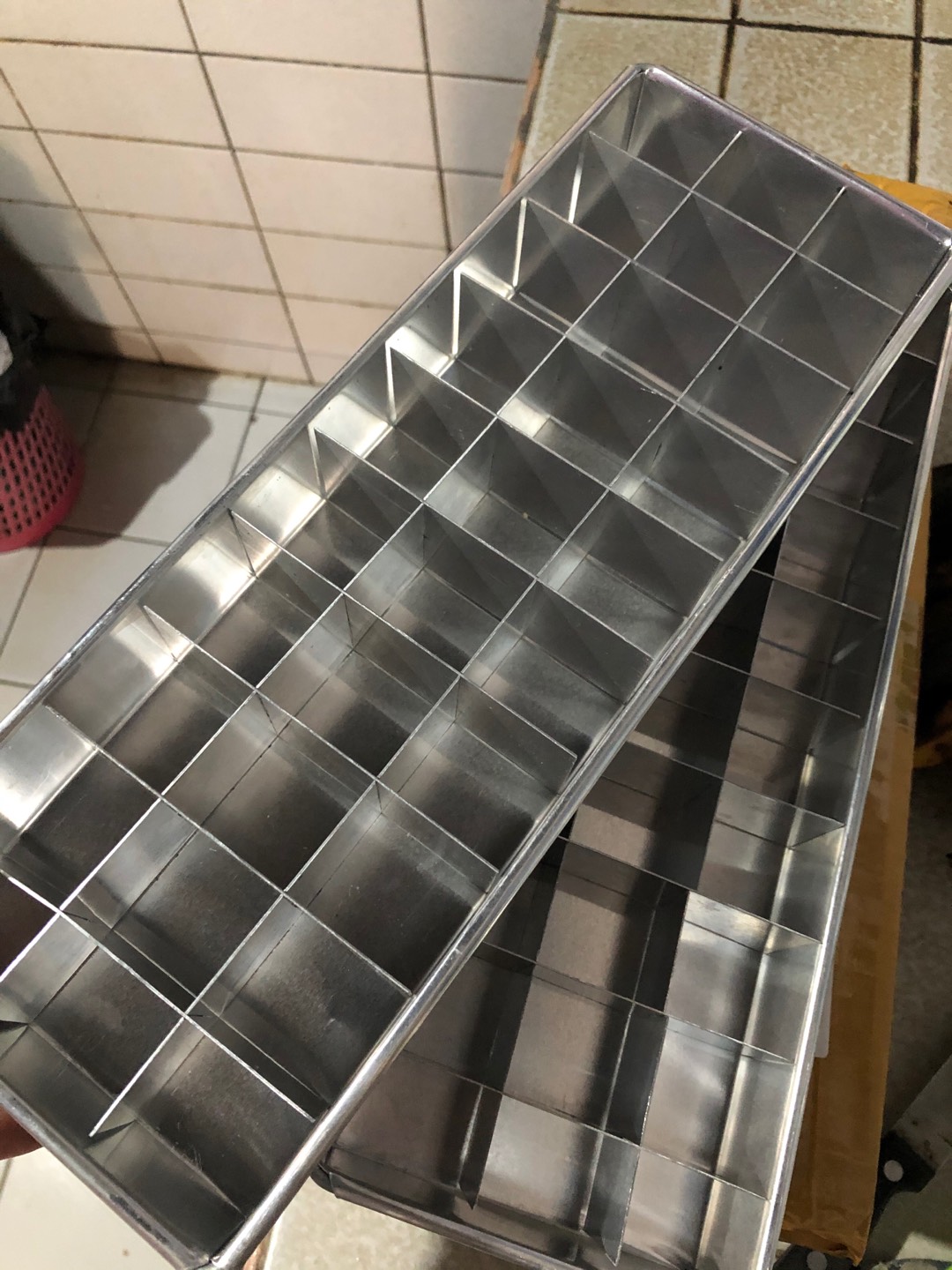 Loyang Brownis Sekat Uk : 30x10x4 Cm Ukuran Persekat Nya 3 Cm