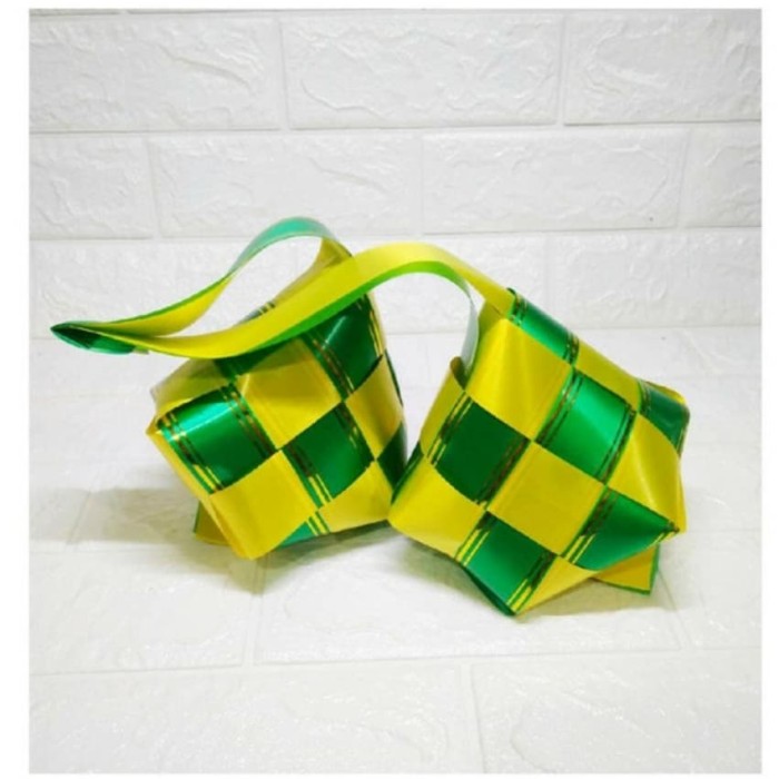 

ketupat jumbo ketupat lebaran hijau kuning