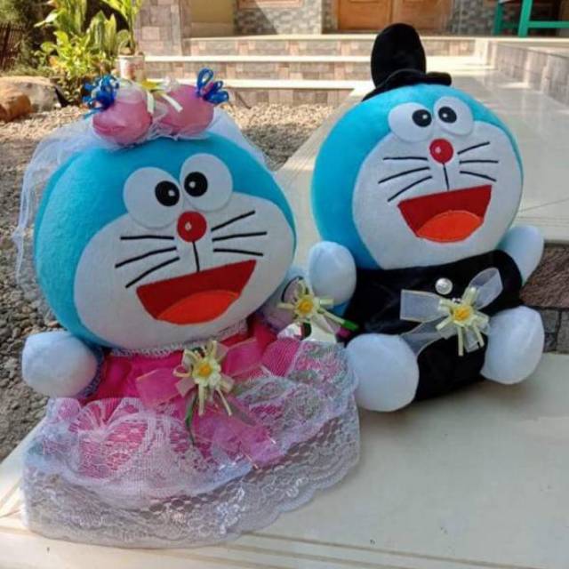 Boneka doraemon wedding/pengantin