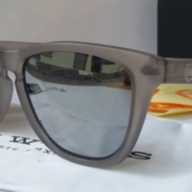 HAWKERS collection 1