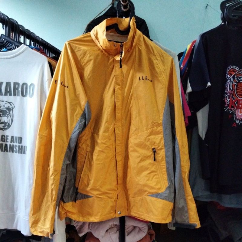 THRIFT JAKET OUTDOOR BRAND ELLE PLUS PRELOVED