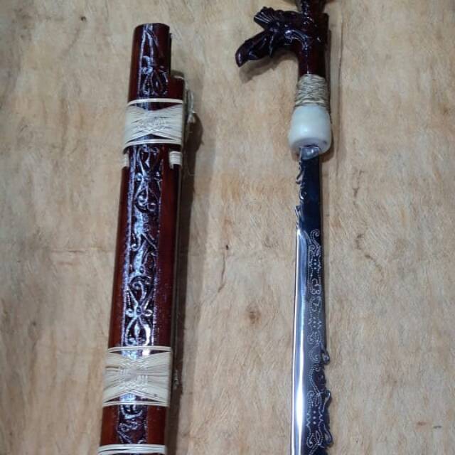 Mandau baja putih kalimantan