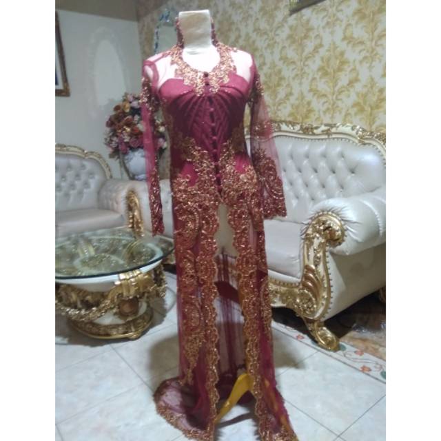 Kebaya merah marun