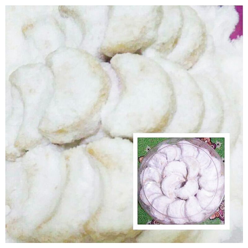 

Kue Lebaran - Kue Salju - Kue Kering