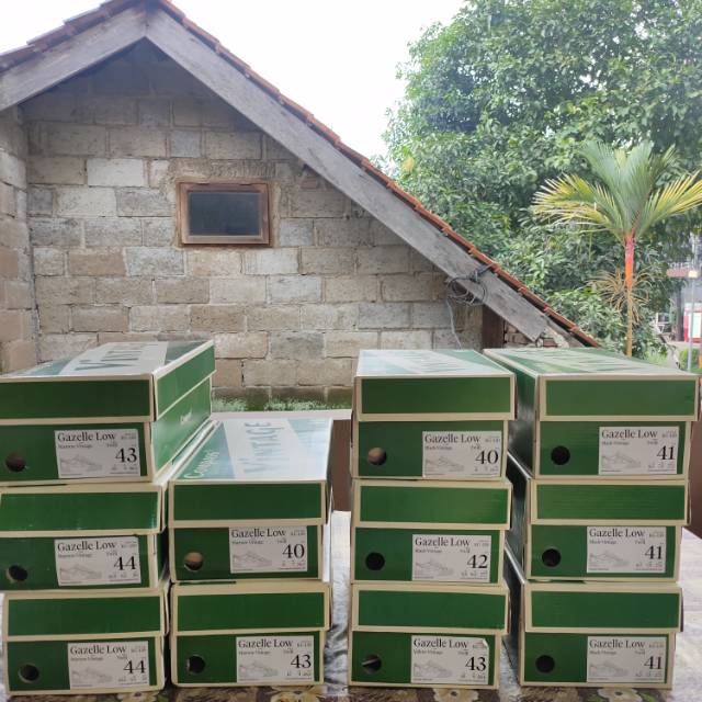 Sepatu compass Vintage low Black White