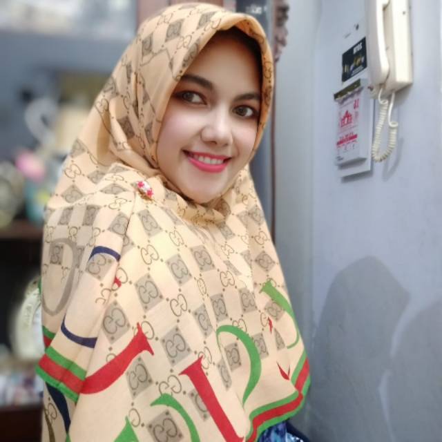 HIJAB SEGI EMPAT BRANDED MOTIF GUCCI YELLOW