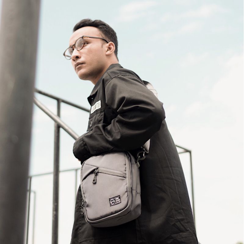 Mmosport Tas Selempang pria slanted zipper