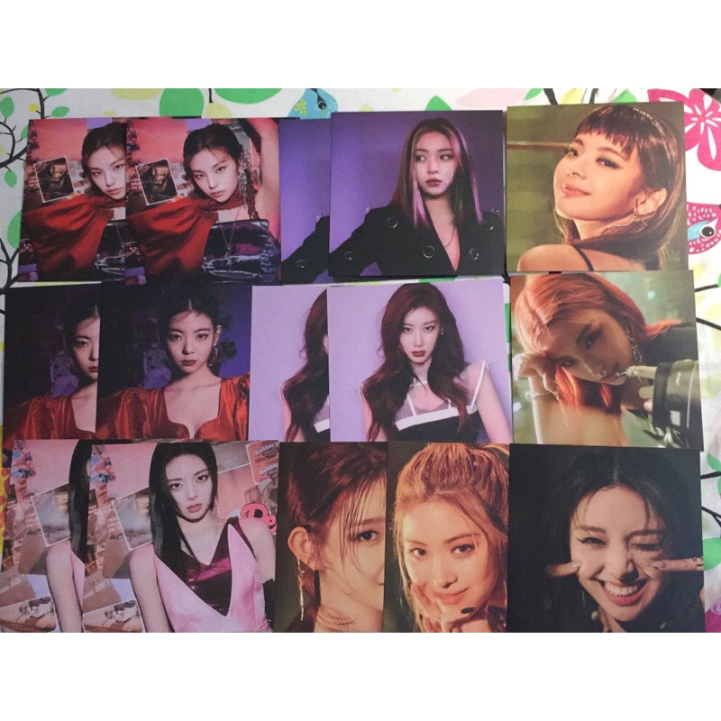 itzy guess who album, itzy guess who postcard ryujin yeji yuna lia chaeryeong