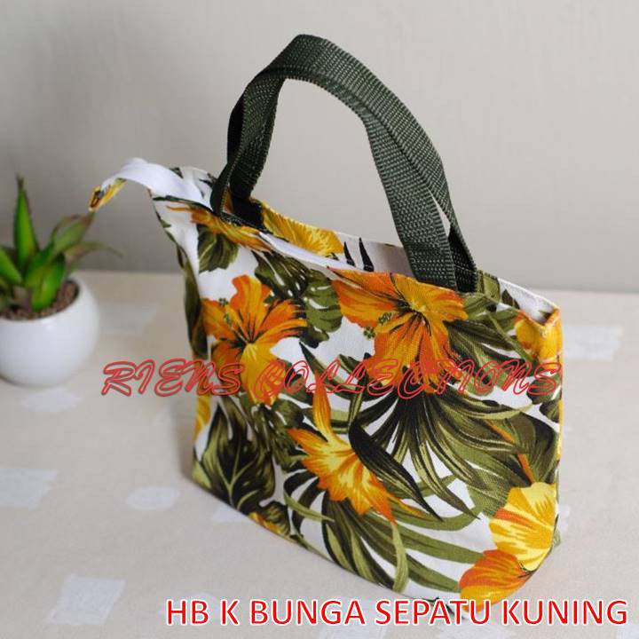 RIENS COLLECTIONS. HANDBAG KECIL BAHAN KANVAS MOTIF BUNGA SEPATU KUNING. TAS SOUVENIR JOGJA. OLEH OLEH JOGJA