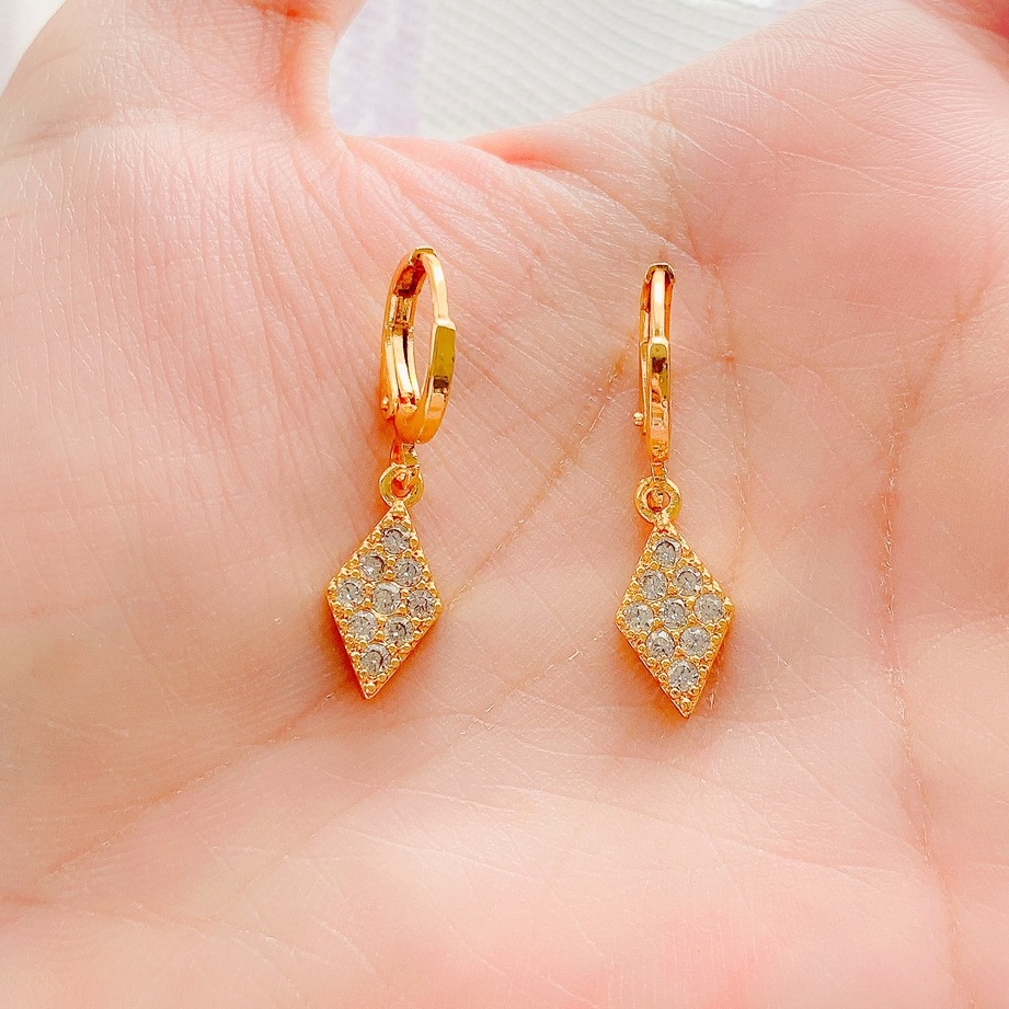 Anting Wanita Model Diamond Shape Zirconia Gold