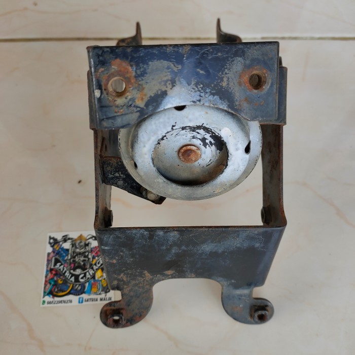 braket dudukan panel dada depan f1zr original