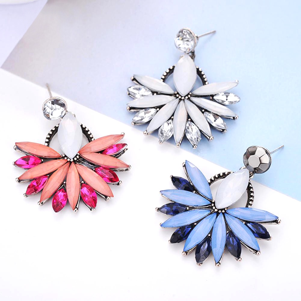 Anting tusuk jarum gantung model bunga daisy besar desain full berlian permata rhinestone untuk wanita cantik style fashion vintage boho diamond earring