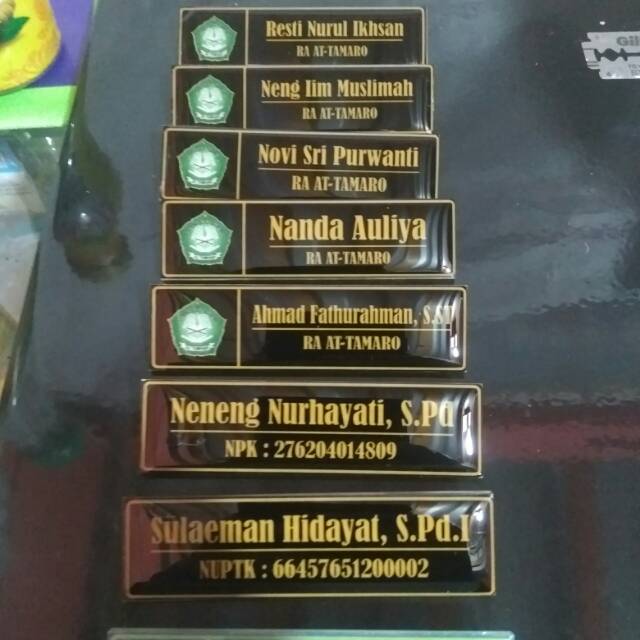 

Nametag dada akrilik