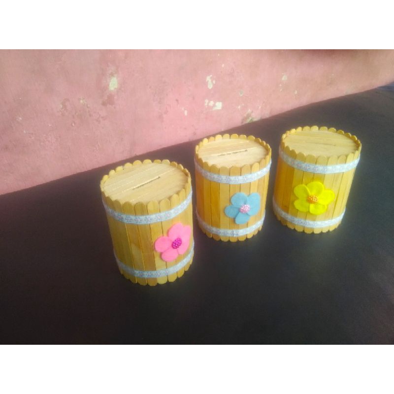 Jual kerajinan tangan dari stik es krim kualitas premium celengan hias