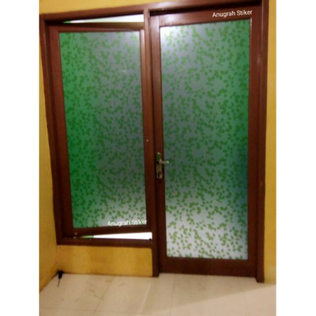 Stiker kaca/ sticker kaca motif daun hijau