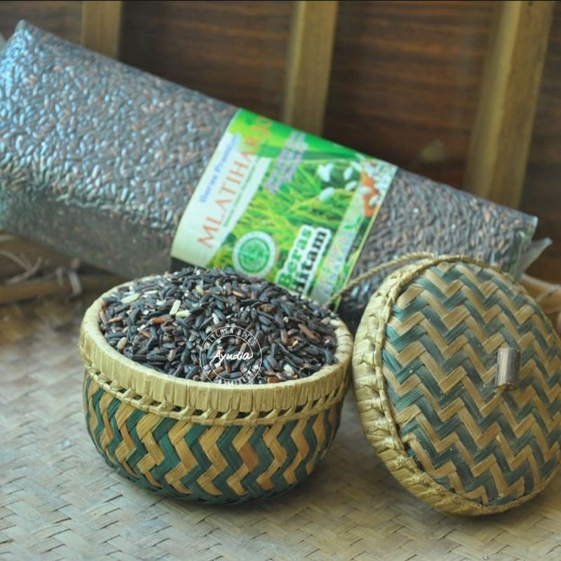 

BERAS HITAM PREMIUM MLATIHARJO SEHAT MURAAH ~ sudah plus buble wrap!!