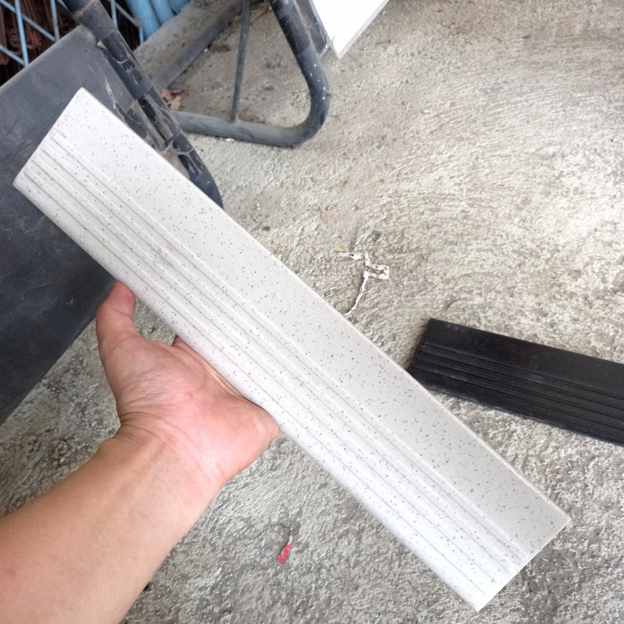 KERAMIK TANGGA 40CM