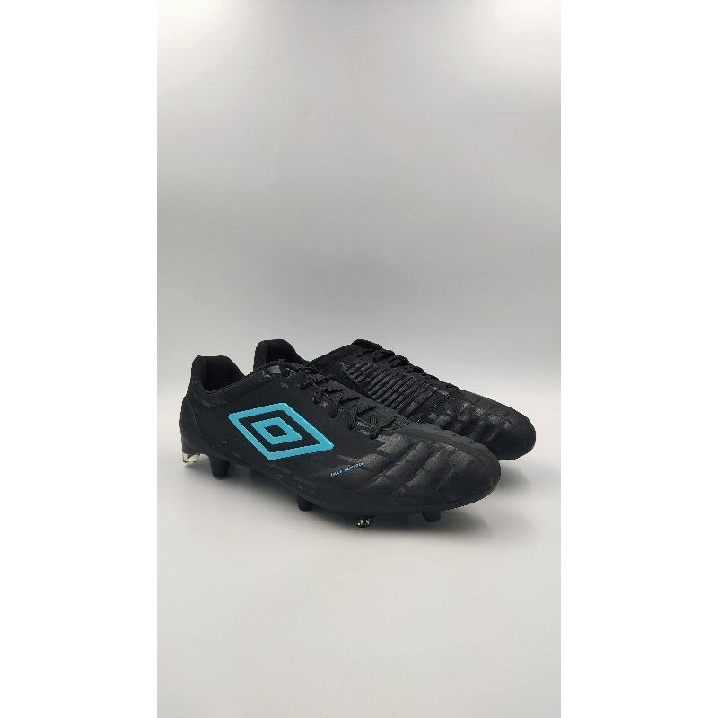 Umbro Acurro Pro HG Black Blue Fish