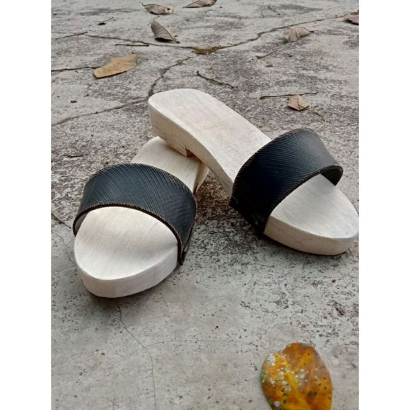 [TERMURAH] Sandal bakiak gempiak kayu / sandal wudhu / sandal musholla / sandal kayu