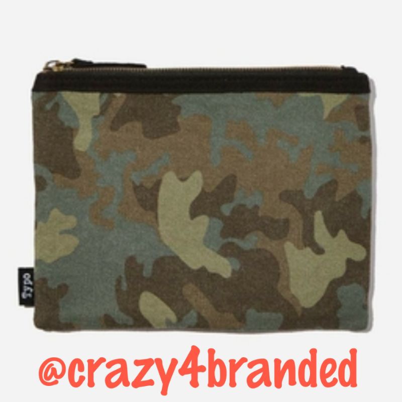 

Typo Camouflage Spinout Pensil Case