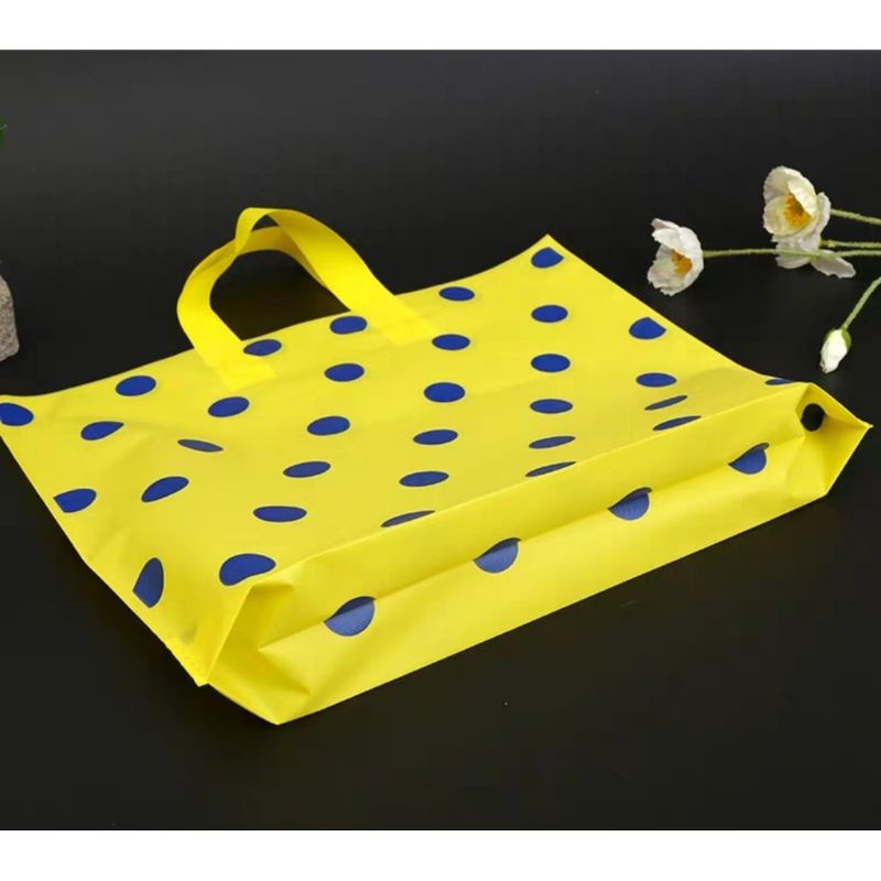 

Plastik tenteng fashion motif Folkadot size XL bahan tebal untuk kado hadiah non paperbag