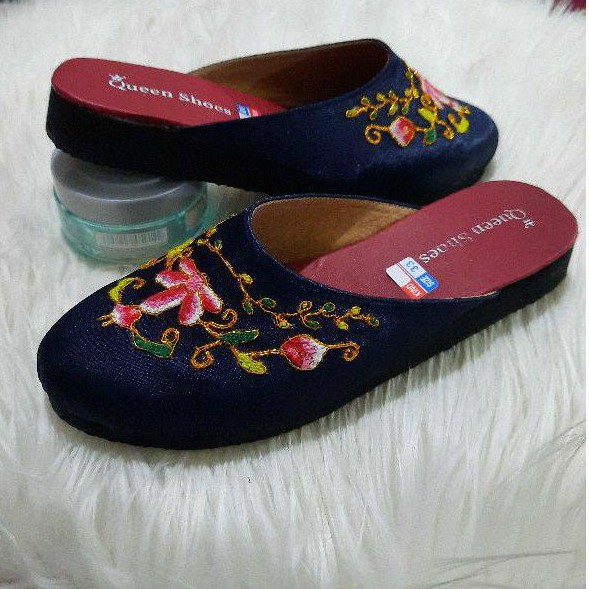 Sepatu sendal sulaman benang emas anak perempuan