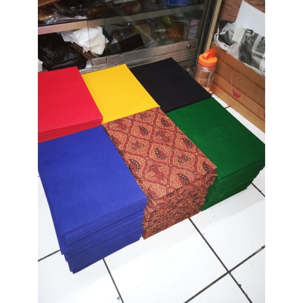 

map beludru costum logo sablon warna ukuran 23x34cm