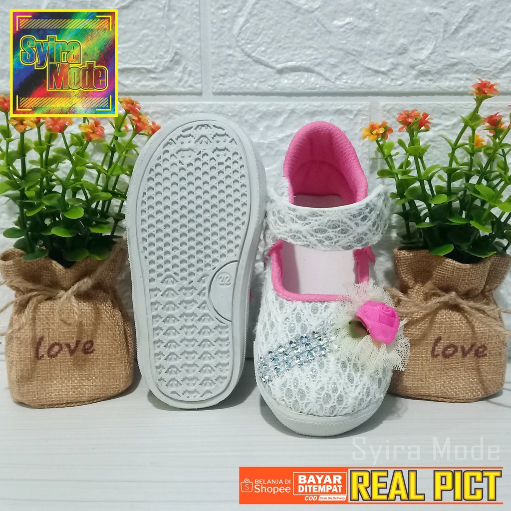 Sepatu Anak Perempuan / Sepatu Anak Usia 1 - 3 Tahun / Sepatu Slip-On Brokat (Pita Bunga)