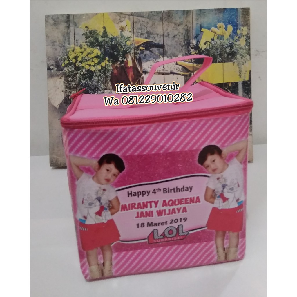 

Tas souvenir ulang tahun kubus