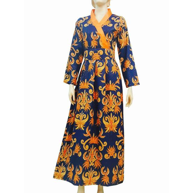 Busana muslim wanita gamis batik solo