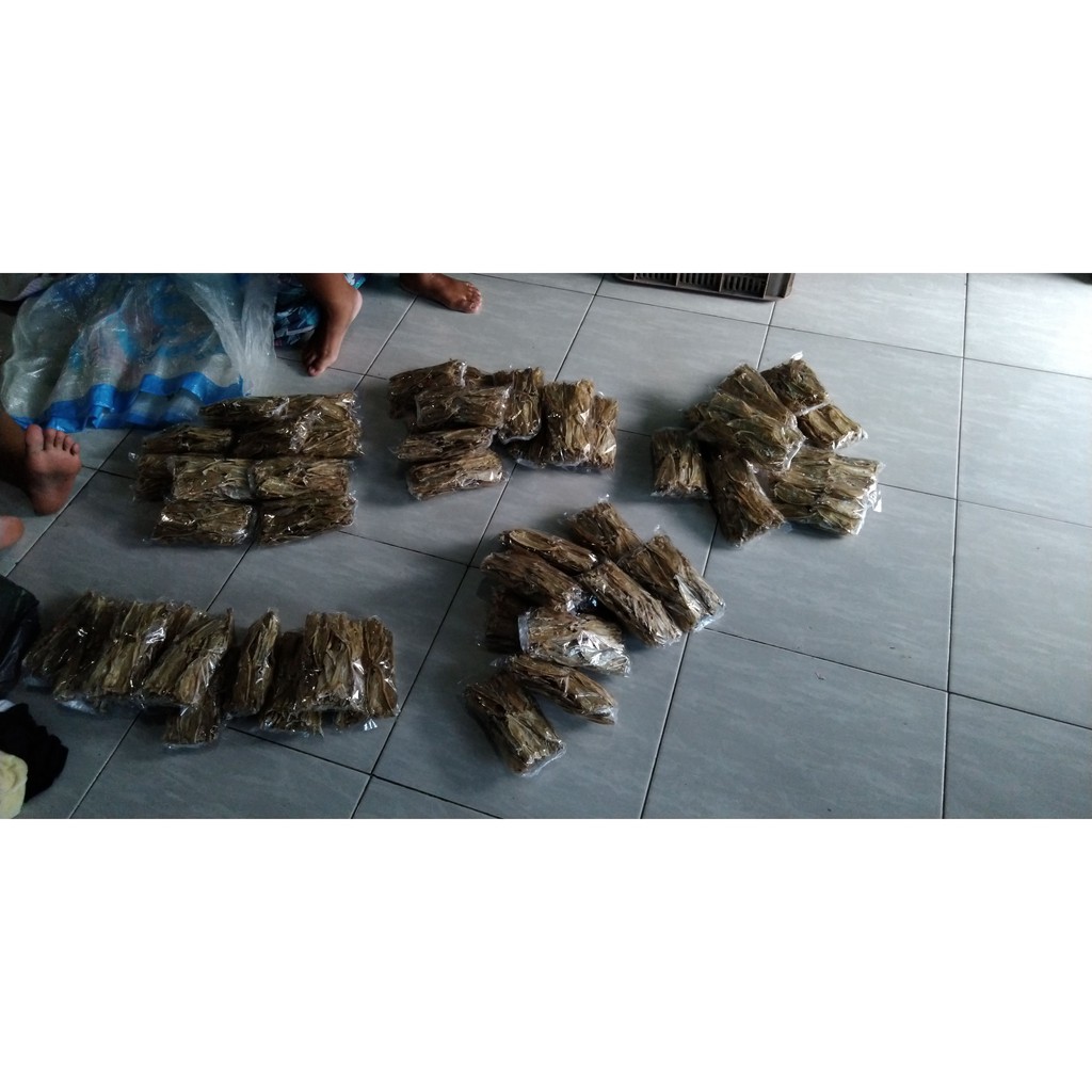 

Ikan Asin / Ikan Gereh / Ikan Kering / Ikan Krupuk Khas Demak Bebas Bahan Pengawet Enak Gurih 1 ons