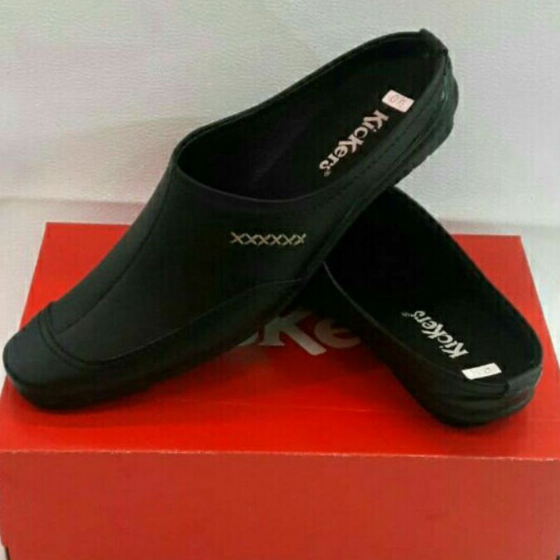 sepatu slop bustong habib bahar kickers putih dan hitam.