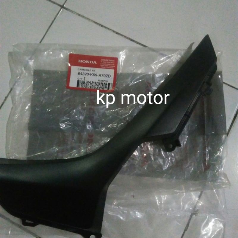 Garnish dudukan reflektor kanan new vario 150 '18 ori