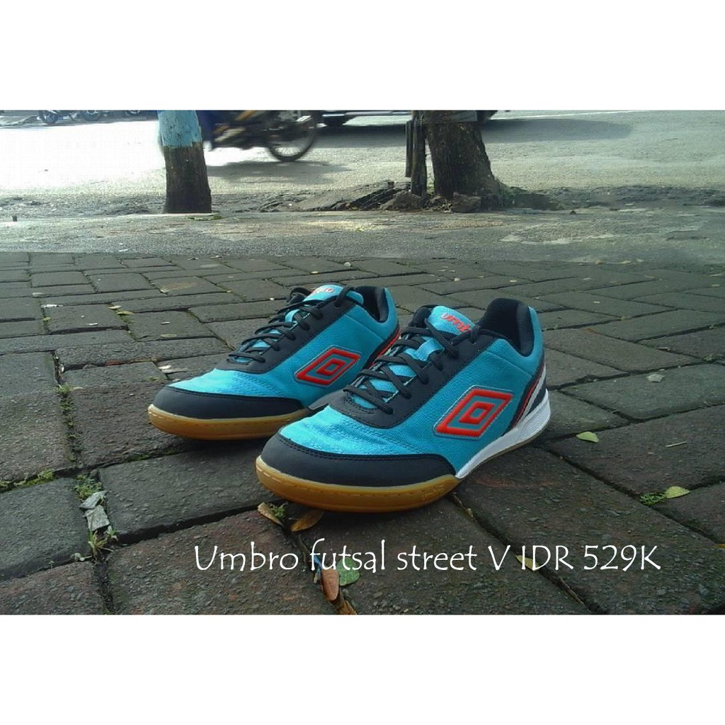 sepatu futsal Umbro Street V