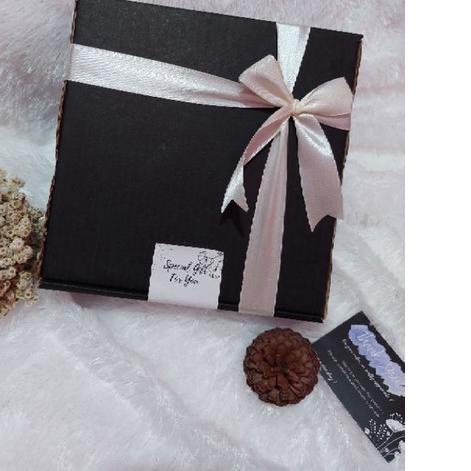 Hampers Muslim Cowok Gift Box Sarung Sajadah Black Series | Hampers Cowok | Kado Ulang Tahun Cowok