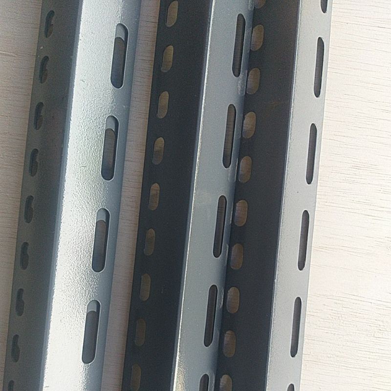 Besi siku lubang  panjang 3 m 1 batang